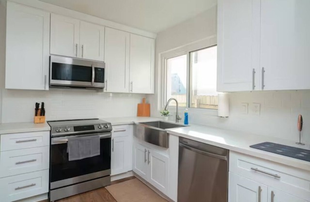 Charming 3-Bedroom Oasis in Lakeview