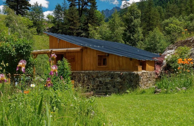 Charming 3-star chalet with private garden in the heart of Mercantour