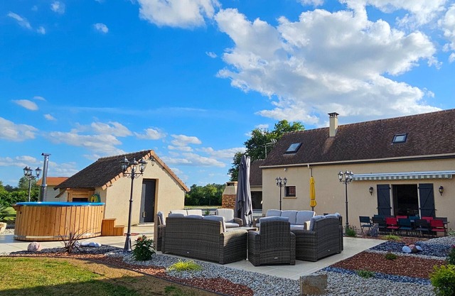Charming 3-Star Cottage Near Le Mans with Hot Tub, Parking, and Family-Friendly Amenities