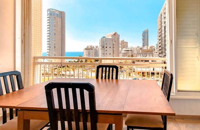 Charming 3bdr apt with sea view B5