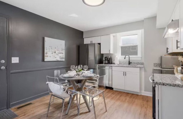 Charming 3BR Home w/Wifi, Smart TV, Washer/Dryer and Parking near Nashville