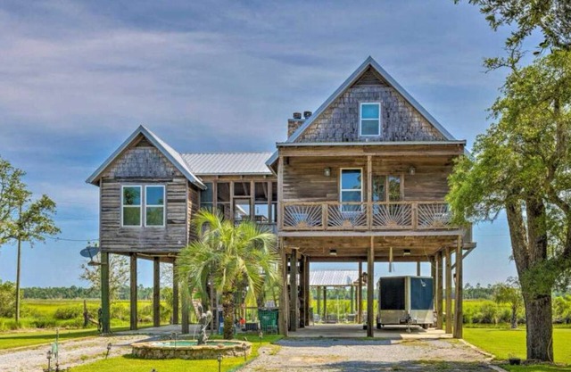 Charming 4-bedroom bayou cottage with AC and WiFi in Ocean Springs