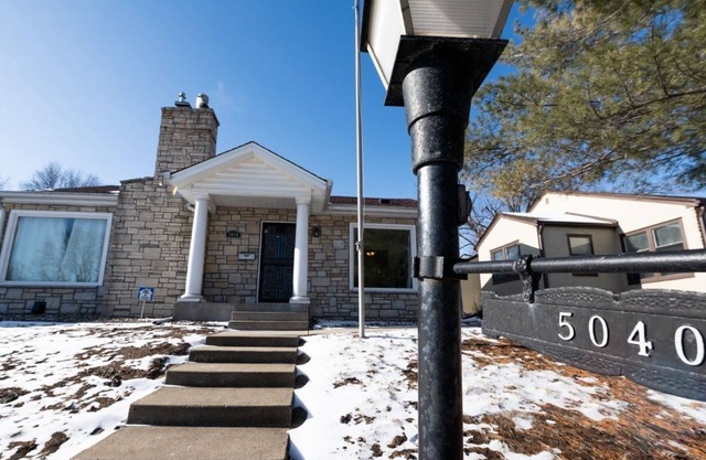 Charming 4-Bedroom, 2-Bath Retreat Near Lake Nokomis – Now 20% Off!