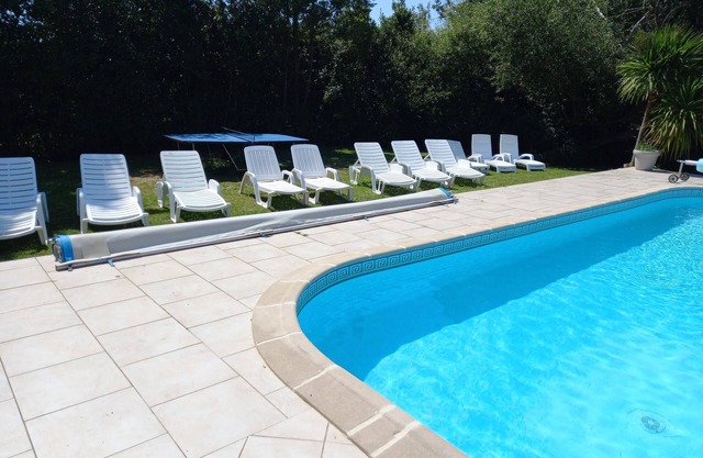 Charming 4-bedroom house in Lairoux with WiFi and Pool