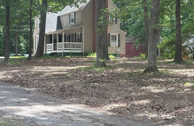 Charming 4-bedroom house in a tranquil wooded location