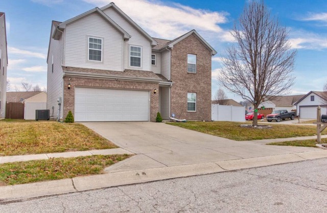 Charming 4-bedroom house with AC and WiFi in lovely Indianapolis