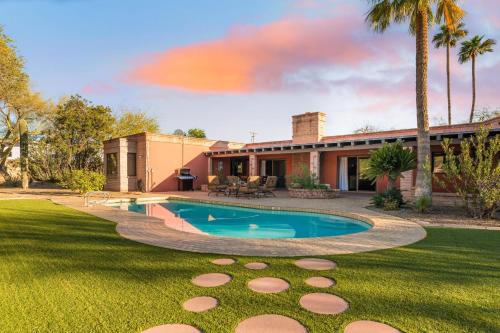 Charming 5BDR Hacienda w Pool Fire Pit Billiards La Casona by AvantStay