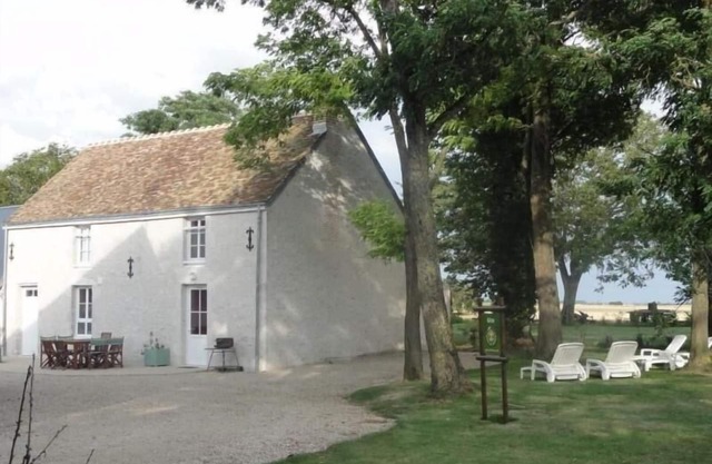 Charming Accessible Cottage with Large Garden near Loire à Vélo Route