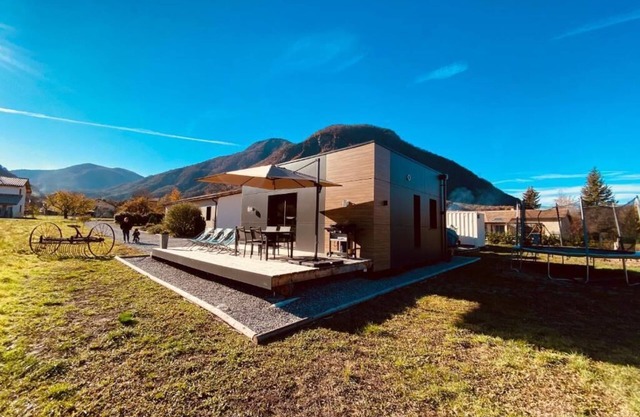 Charming accommodation between Lake and Mountains