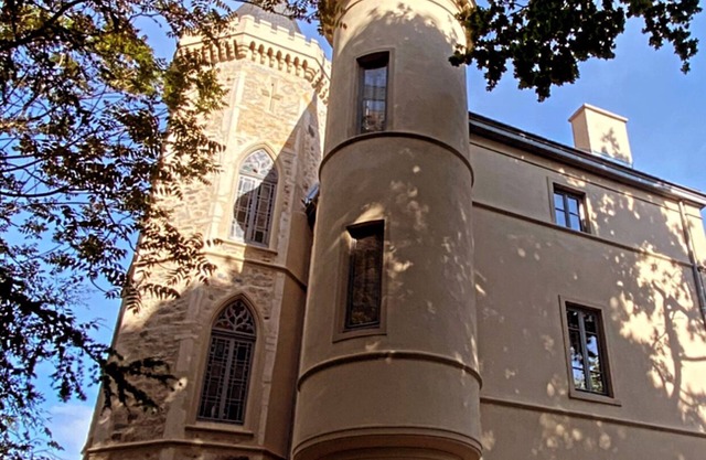 Charming and atypical castle located in town with a green park and swimming pool!