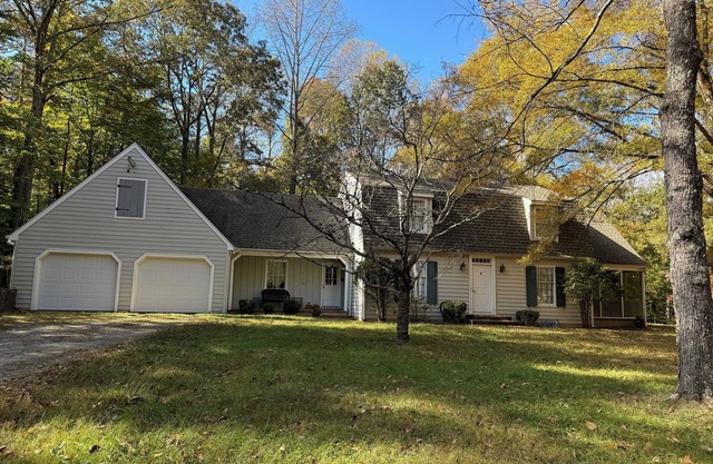 Charming and private 3-bedroom house near Fredericksburg, VA.