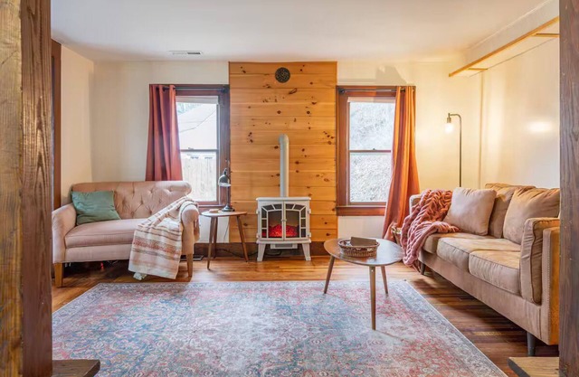Charming and quirky 2-bedroom cottage in Rosendale