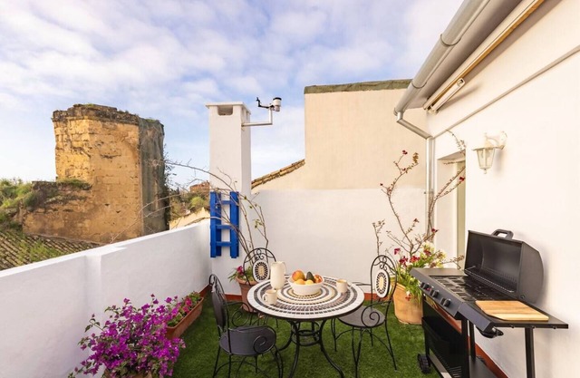 Charming Andalusian House with Rooftop & Patio