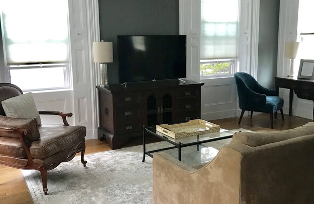 Charming Apartment in historic 1800's home