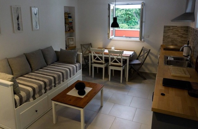 Charming apartment just a moment from the sea.