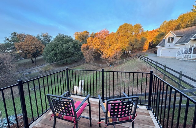 Charming barnloft on small horse ranch in Beautiful Cool CA