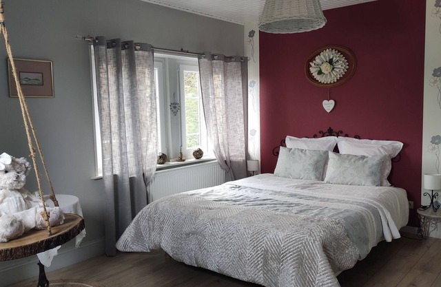 Charming bed and breakfast, with swimming pool, near forest, lake, castle - Aux 2 lacs