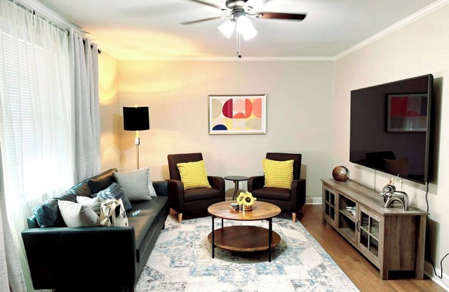 Charming Brand NEW 3B/2bathroom house closed by to all shopping and MUSC