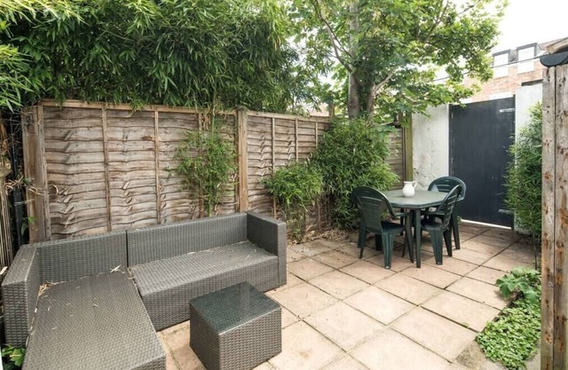 Charming Brixton Flat with Patio and Modern Comforts
