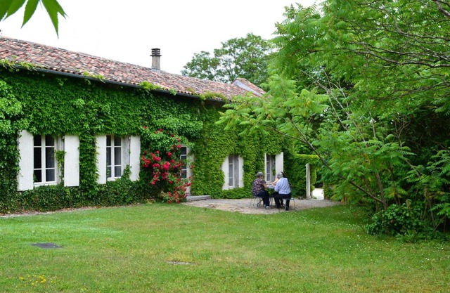 Charming Cottage in Cognac Vineyards with Pool, Fireplace & Enclosed Garden