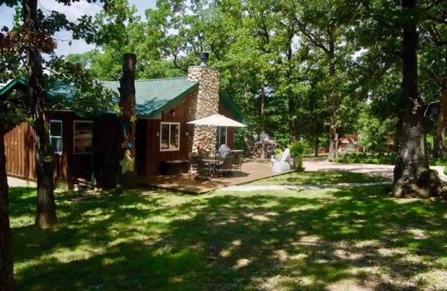 Charming cabin!Perfect lake getaway for your family or fishing trip.