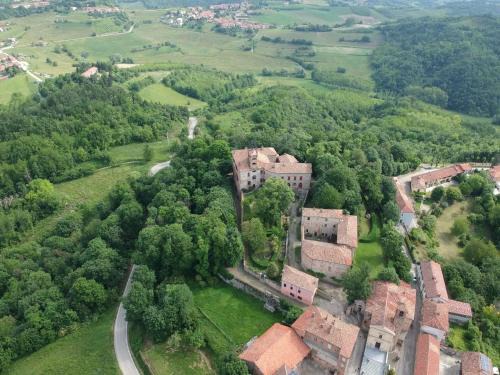 Charming Castle Stay, Robella