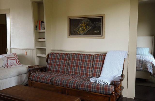 Charming centrally-located 3-bedroom cottage on the coast with Albion river view
