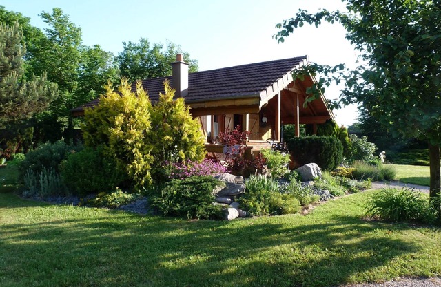 Charming chalet * Flowered park at Sundhouse 20m from the Rhône-Rhine canal