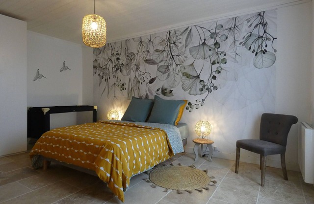 Charming Cottage with Terrace, Garden & BBQ, Near Nature Trails & Close to Paris