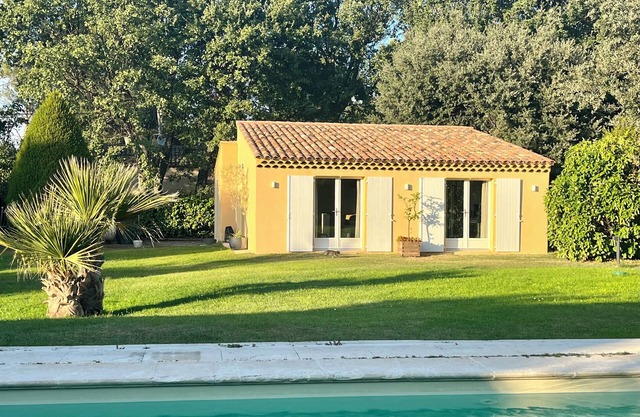 Charming cottage in absolute calm near Aix en Provence