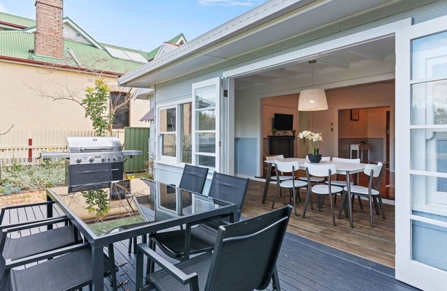 Charming Cottage by the Water Pet Friendly WoyWoy