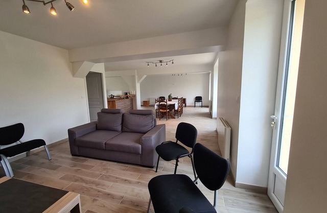 Charming Cottage with Terrace & Garden in Quiet Village near Châteauroux