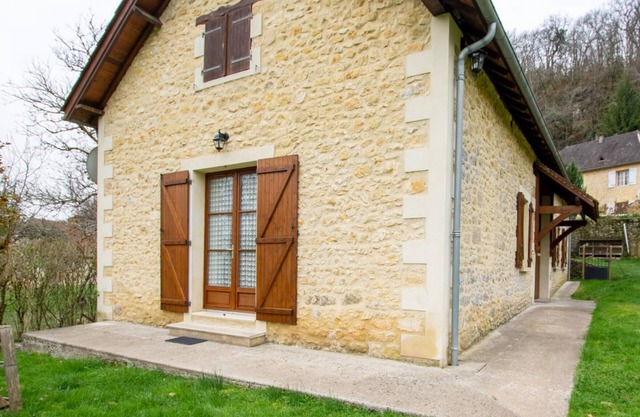 Charming Cottage in Quiet Hamlet with Fireplace and Forest Views