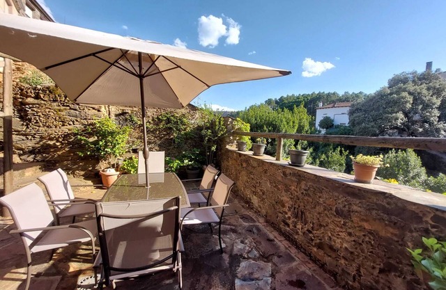 🏡 Charming cottage with fireplace & patio – natural pool just 500m away! 🐶🐱💗