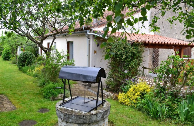 Charming Cottage with Garden, Children's Play Area, Electric Vehicle Charging Nearby