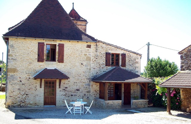 Charming cottage with terrace south Perigord black and chestnut country