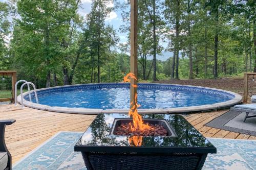 Charming Cottage with Hot Tub 15 Mi to Chattanooga!