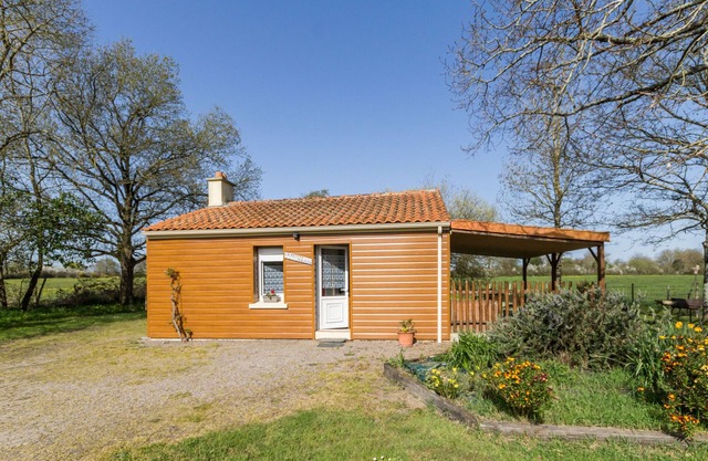 Charming Countryside Cottage with Terrace, Wi-Fi, Near Pornic