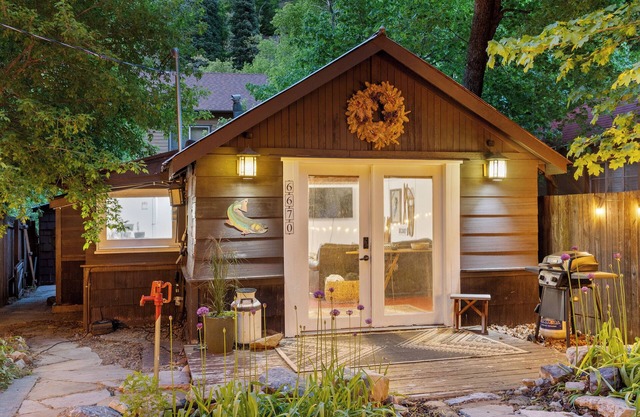 Charming Creekside Cabin Near Sundance– Mountain Views & Family-Friendly Comfort