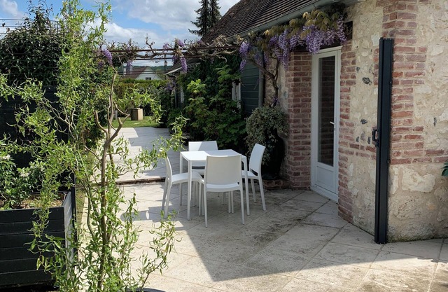 Charming detached house in a quiet location. Parking, garden, terrace.