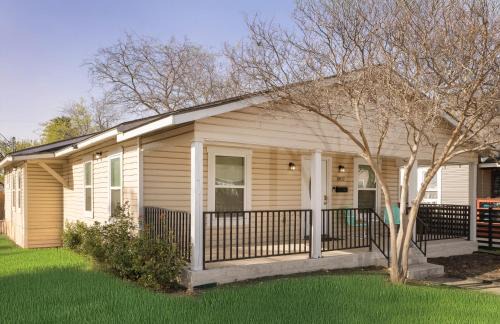 Charming Dreamy Home Close to Downtown SA
