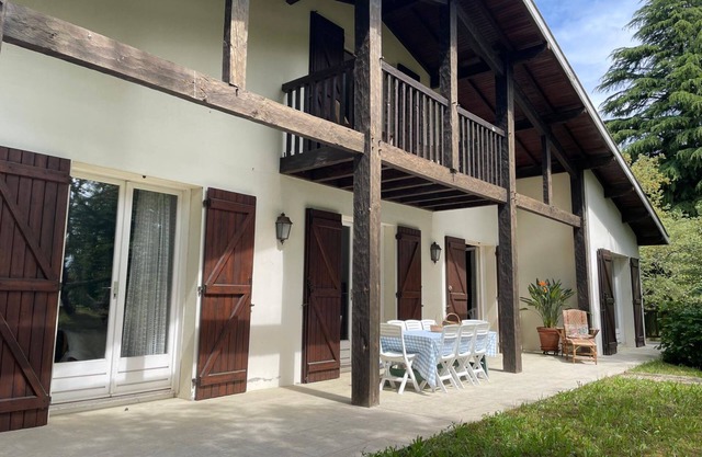 Charming family home with swimming pool and wooded garden in the Landes region of France