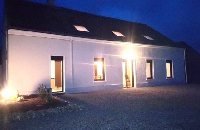 Charming Farmhouse: Pool, Kids' Zone, Modern Amenities, Close to Le Mans & Nature