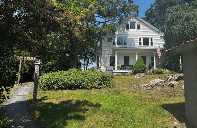 Charming farmhouse in Pembroke - Family and pet friendly