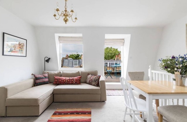 Charming flat with balcony in Pimlico