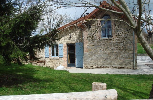 Charming gite, 4 stars, Peyrat La Nonière on a land with castle and lake