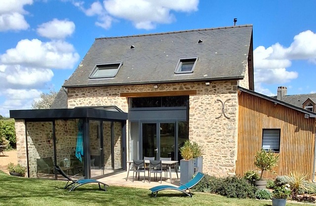 Charming gîte with private pond and fishing, garden, BBQ, fibre, 2 bedrooms - Alexain