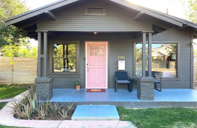 Charming Historic 1915 Bungalow next to Downtown