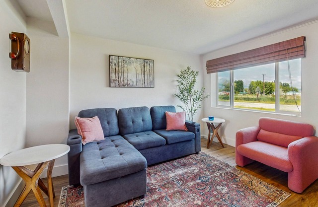 Charming Home Near the Banks of the Columbia River in Scenic Brewster