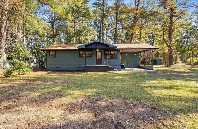 Charming Home on 1 Acre – Close to Shopping and Dining